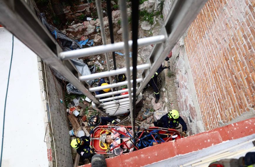 🚨🏗️ Mujer cae de un segundo&hellip;