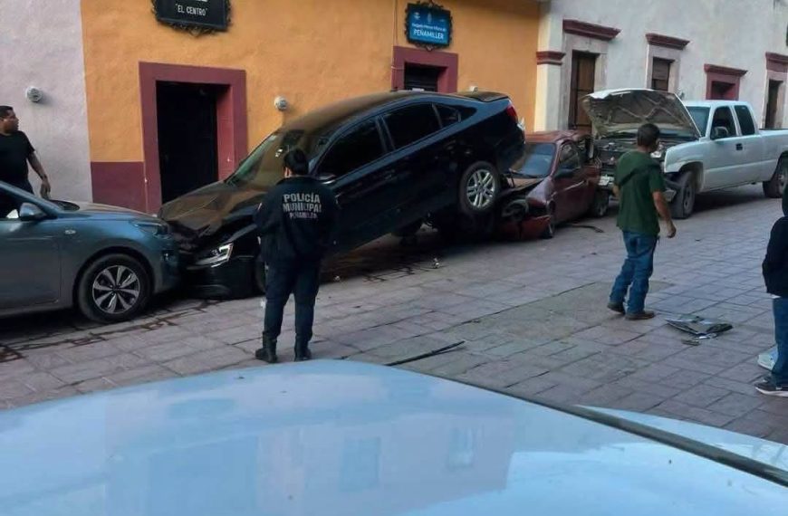 🚨 Mujer pierde el control de&hellip;