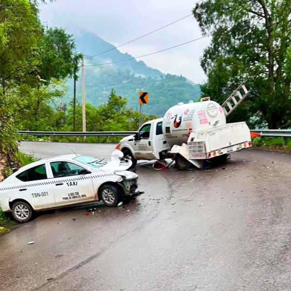 🚨🚖 Taxi invade el carril y se impacta&hellip;