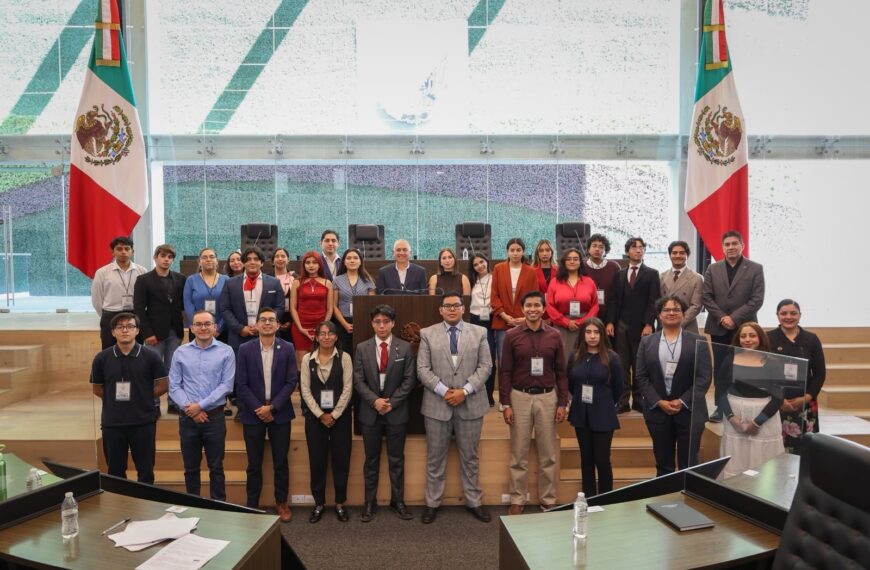 🎤🏛️ ¡Jóvenes queretanos toman la tribuna!&hellip;