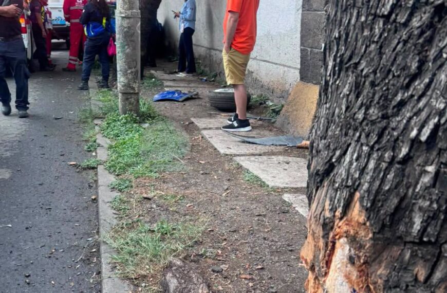 🚨💥 ¡DOBLE IMPACTO EN BERNARDO QUINTANA! Auto se&hellip;